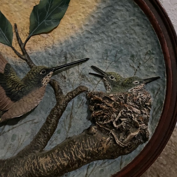 Second Nature Design Wildlife Collectibles Signed Hummingbird 3D Wall Plate 8.5” - Picture 7 of 12
